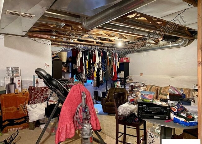 Building Photo - Live, Work, Relax - Comfortable Townhouse with AC