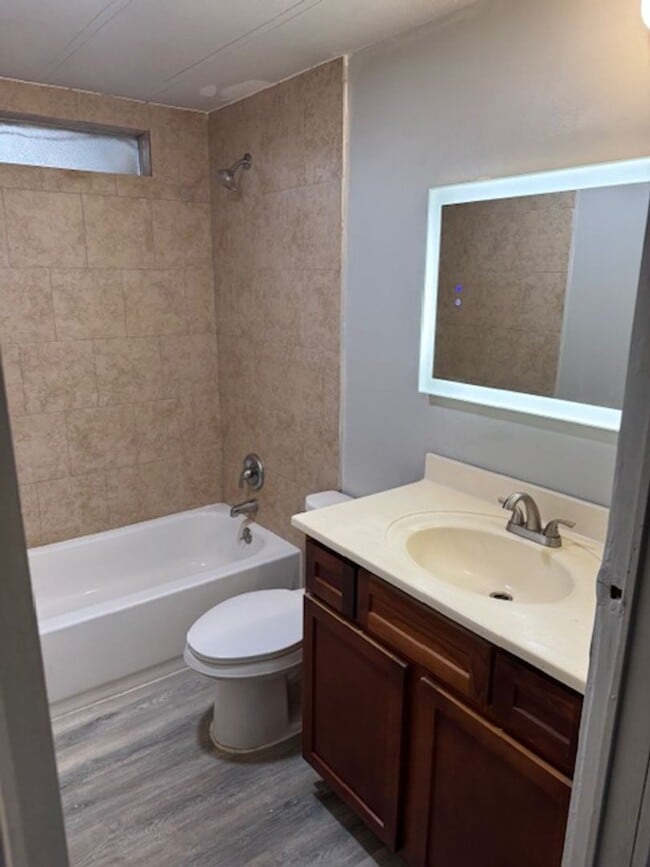 Building Photo - Newly renovated 4/2 Mobile home on large lot in Orlando**