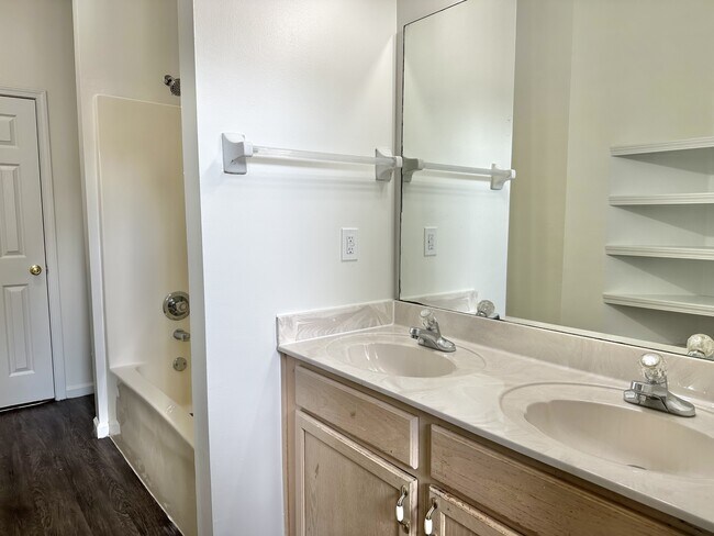 Building Photo - 3972 Gavick Dr