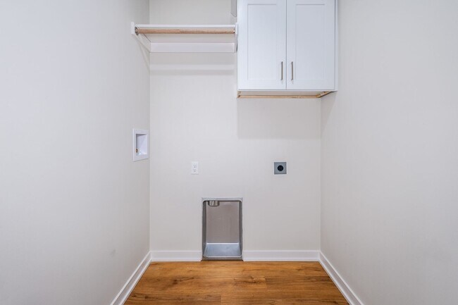 Building Photo - Top Of The Line Newly Built Duplex!