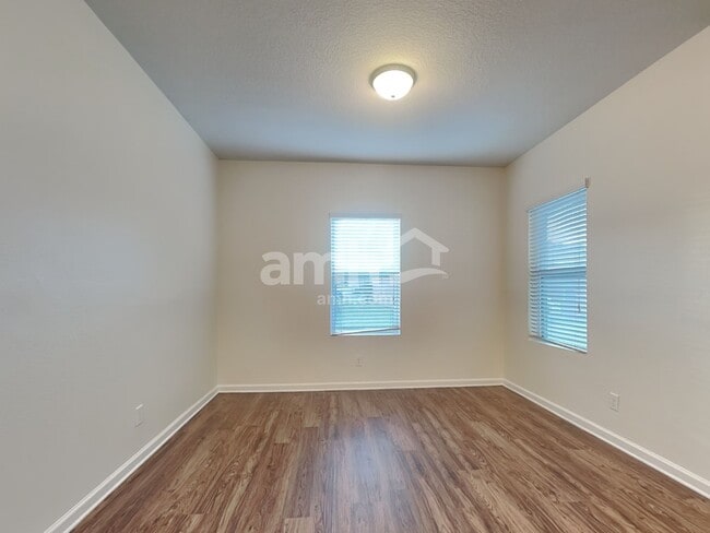 Building Photo - 4878 St James Ln