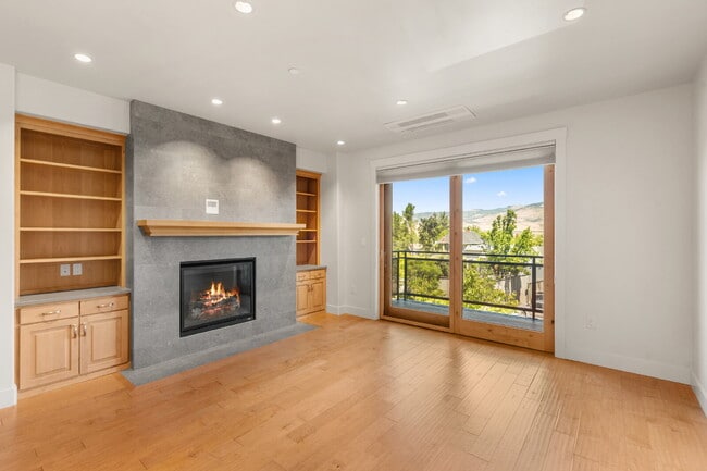 Building Photo - 175 Lithia Way