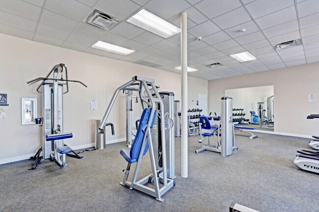 Building Photo - 136 Lakeshore Dr