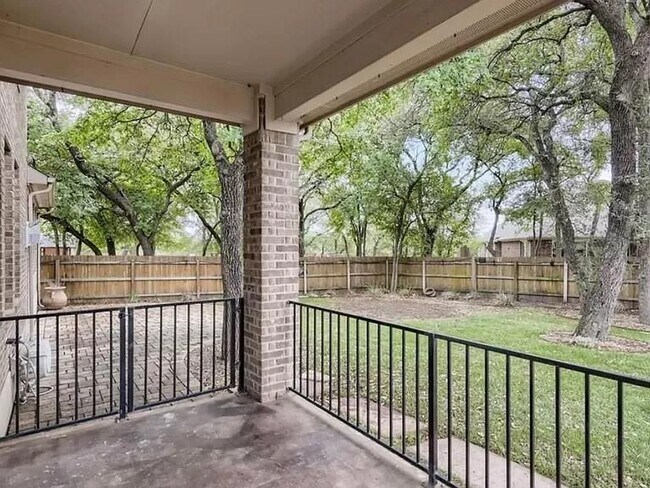 Building Photo - 8715 Vantage Point Dr
