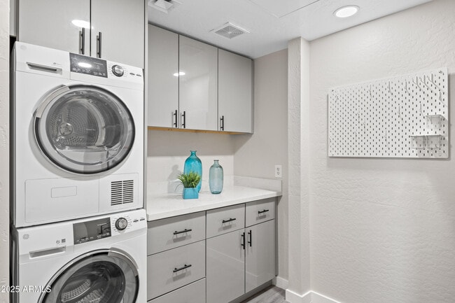 Building Photo - 914 E Osborn Rd