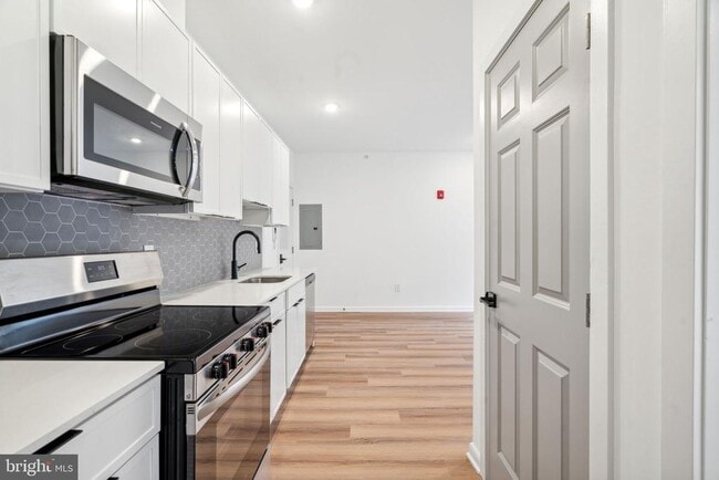 Building Photo - 2039 N Front St