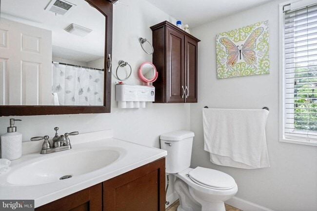 Building Photo - 1423 Northgate Square