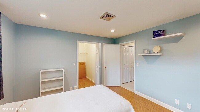 Building Photo - 488 Forestview Dr