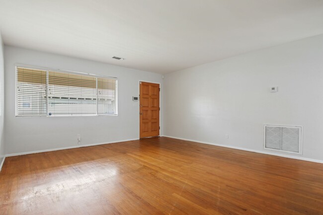 Building Photo - 122-64TH