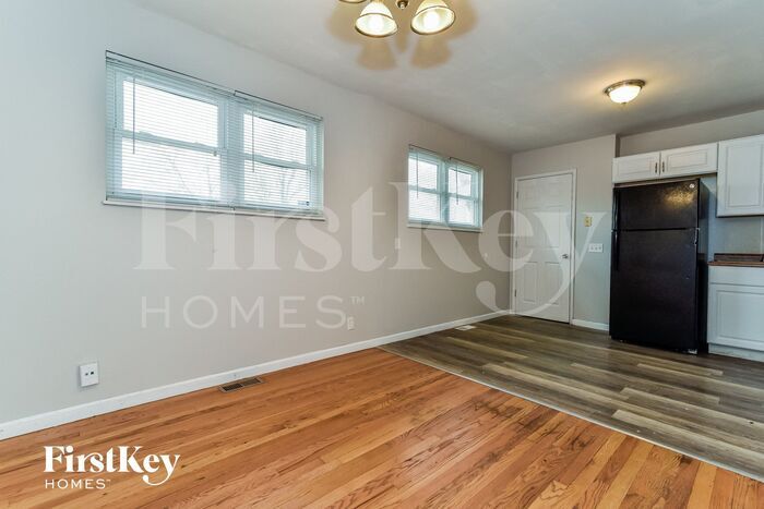 Building Photo - 370 Falcon Dr