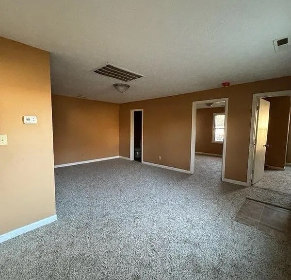 Building Photo - 305 E Park Ave