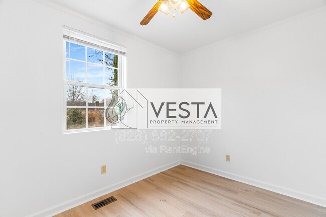 Building Photo - 4 Katra Ln