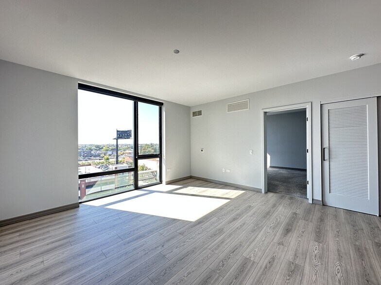 Building Photo - 2155 N Elston Ave