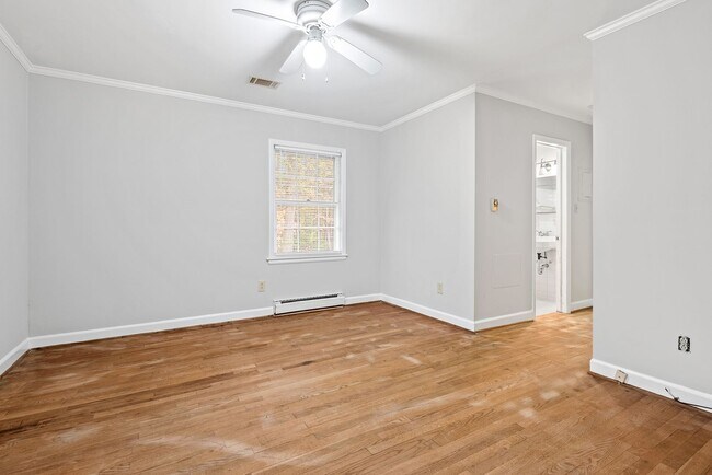 Building Photo - Available 5/9! Charming & Convenient Brick Ranch