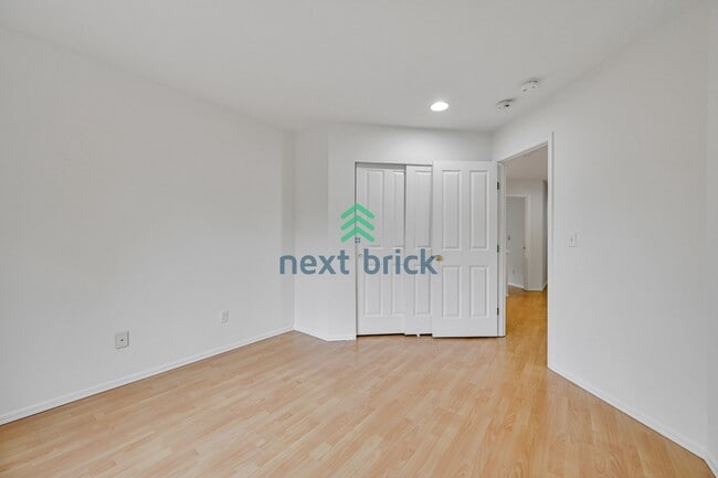 Building Photo - 4 Bed 2.5 Bath Single-family House Available for Rent!