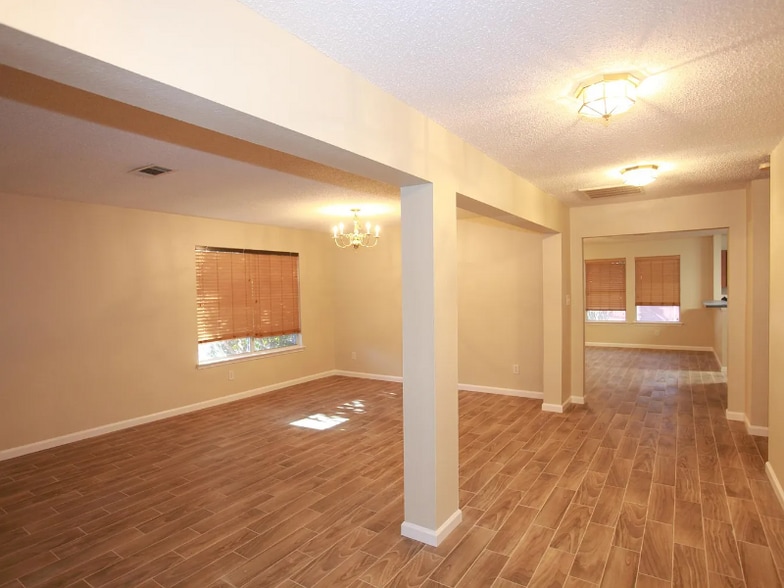 Building Photo - 955 Wisperwood Dr