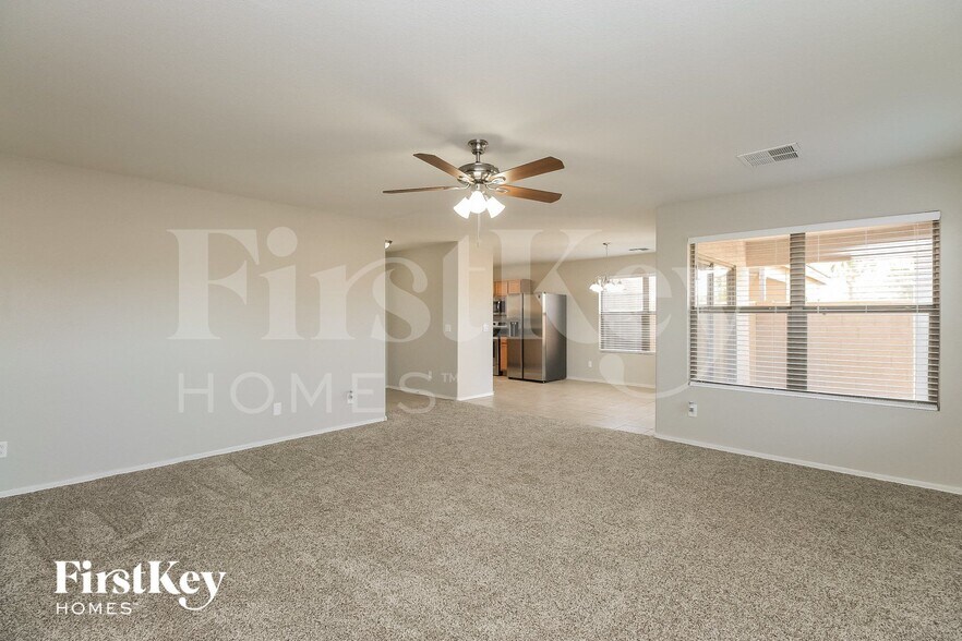 Building Photo - 2278 E Spruce Dr