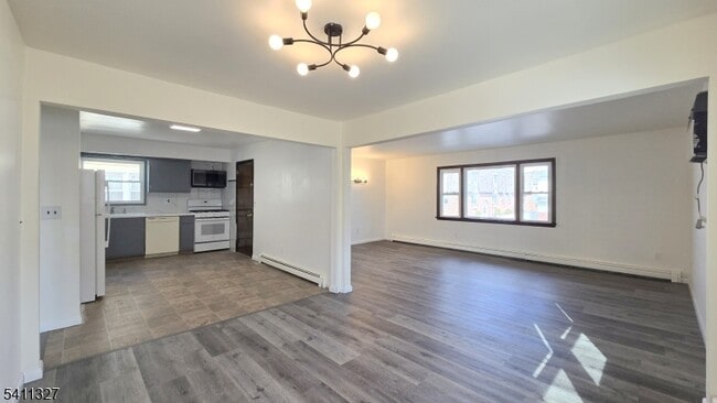 Building Photo - 388 Garibaldi Ave