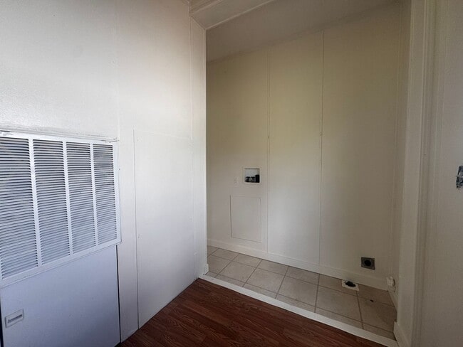 Building Photo - WELCOME HOME!