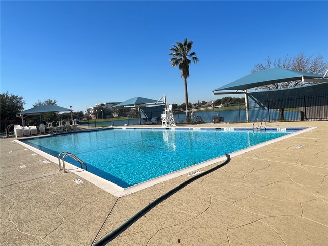 Building Photo - 9004 Sunrise Trail