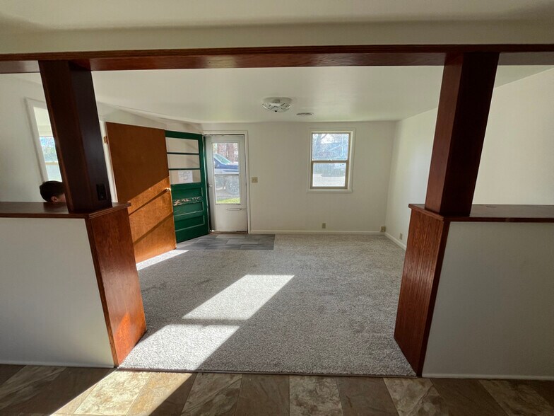 Building Photo - 1166 S Sheridan Ave