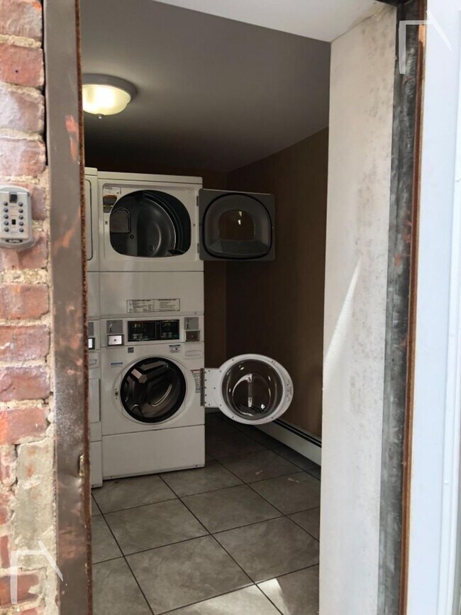 Building Photo - ALLSTON - 5 bed 2 bath - 9/1/26