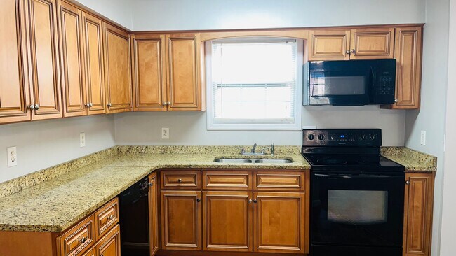 Building Photo - Completely updated 3 bedroom 2 bath home in Lagrange! Must see!