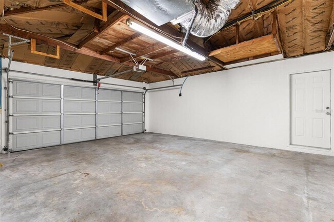 Building Photo - 885 James St