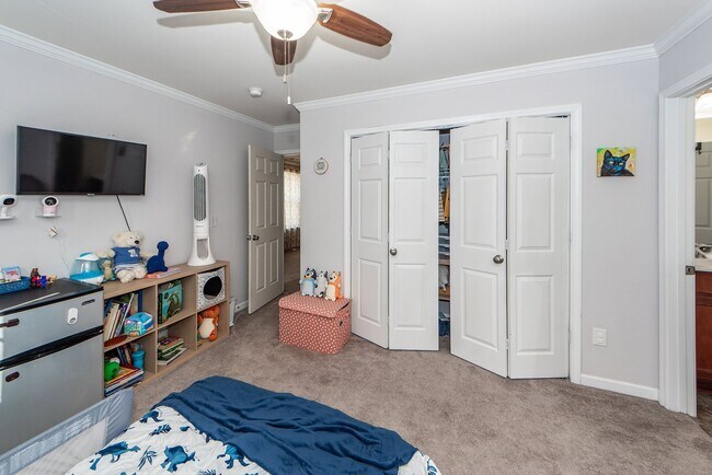 Building Photo - 3 Bedroom 2.5 Bath Single Family Home in S...