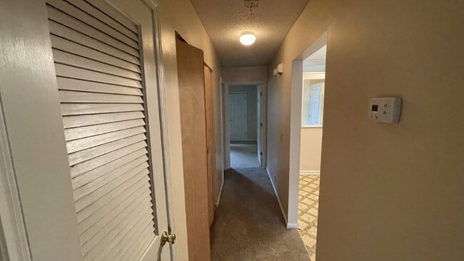 Building Photo - Townhouse For Rent