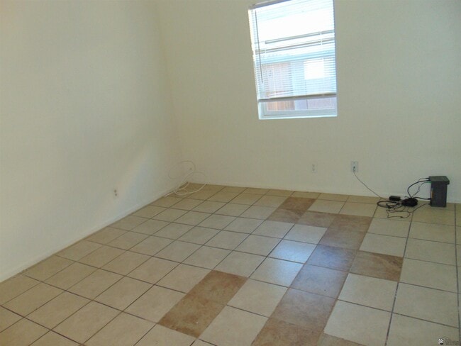 Building Photo - 1922 S 9th Ave