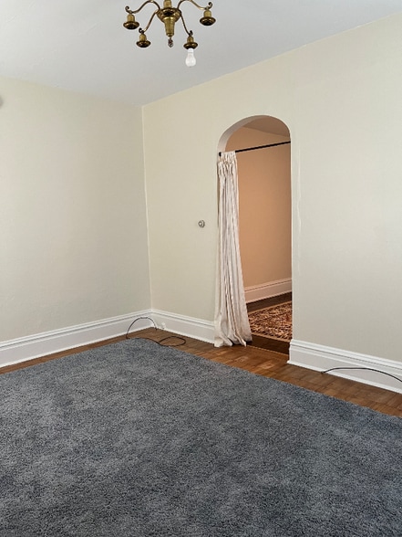 Building Photo - 992 Linton St