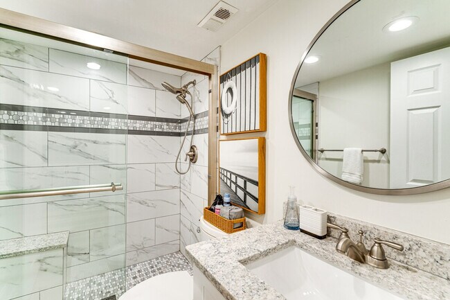 Building Photo - 4263 Bay Beach Ln