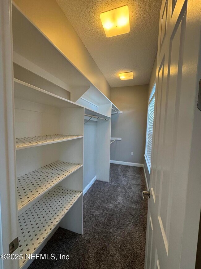 Building Photo - 2580 Heather Oaks Ct