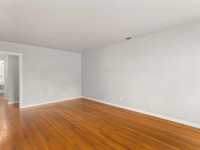 Building Photo - Welcome to this charming 2-bedroom