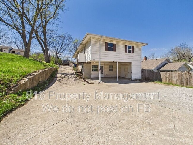 Building Photo - 402 S Commercial Ave