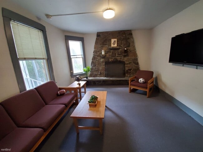 Building Photo - 7 br, 3 bath House - 105 Dryden Court 8-Be...