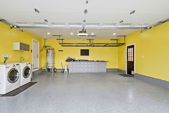 Building Photo - Beautiful Remodeled 3-Bedroom 2-Bathroom S...