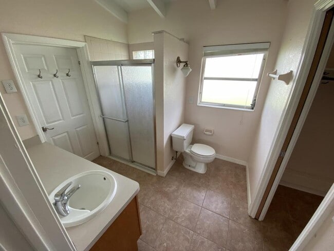 Building Photo - 25 Golfview Cir NE