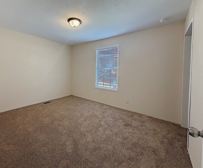 Building Photo - 186 Carriage Ln