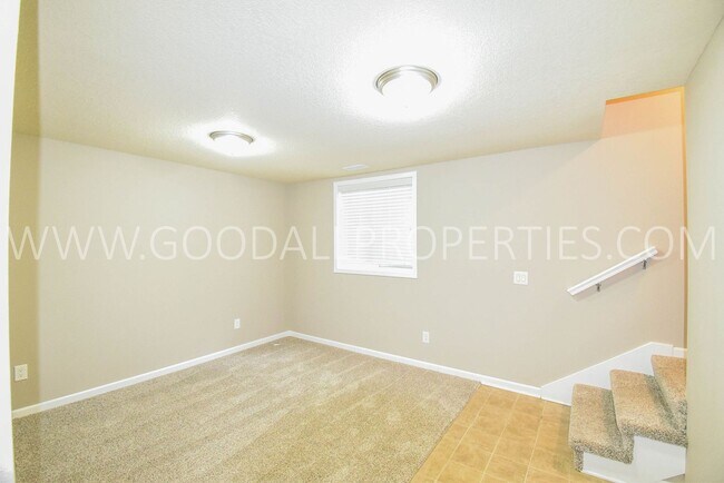 Building Photo - 3 Bedroom 2 Bath Townhome end unit in Glenn Village!!!