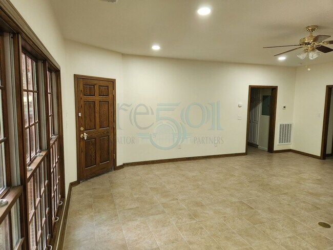 Building Photo - RARE exquisite home on acreage in the heart of West Little Rock!