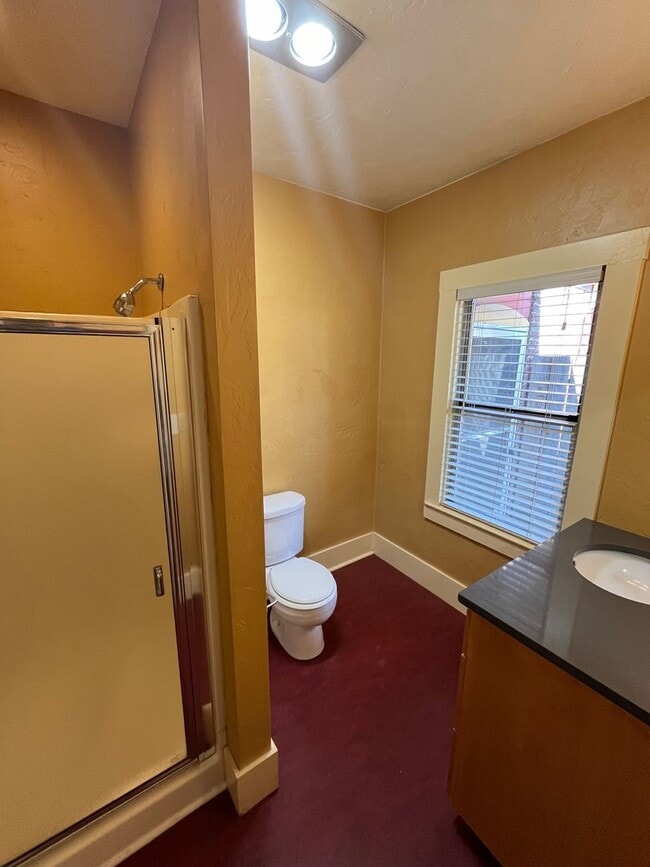 Building Photo - Historic Downtown Bend 1 Bed/1 Bath Unit - Harriman Street