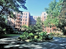 Building Photo - 111 Larchmont Acres