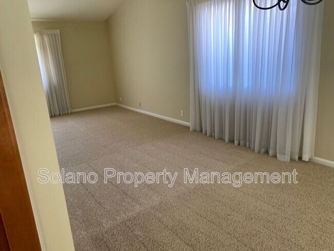 Building Photo - 236 Cheyenne Dr