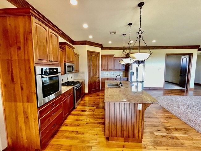 Building Photo - Beautiful Pet-Friendly Home on Green Springs Golf Course