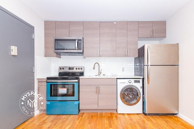 Primary Photo - 241 Rockaway Ave