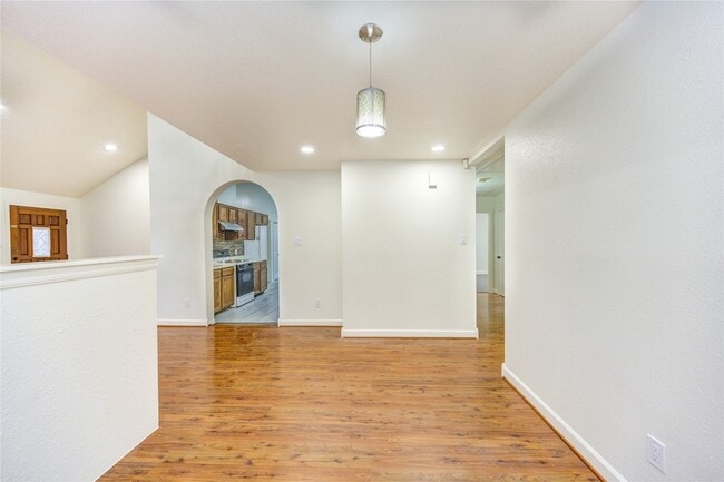 Building Photo - 16830 Scenic Gardens Dr