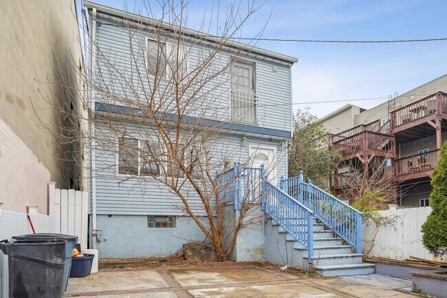 Building Photo - 292 New York Ave