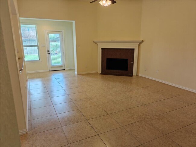 Building Photo - 5551 Twin Rivers Ln